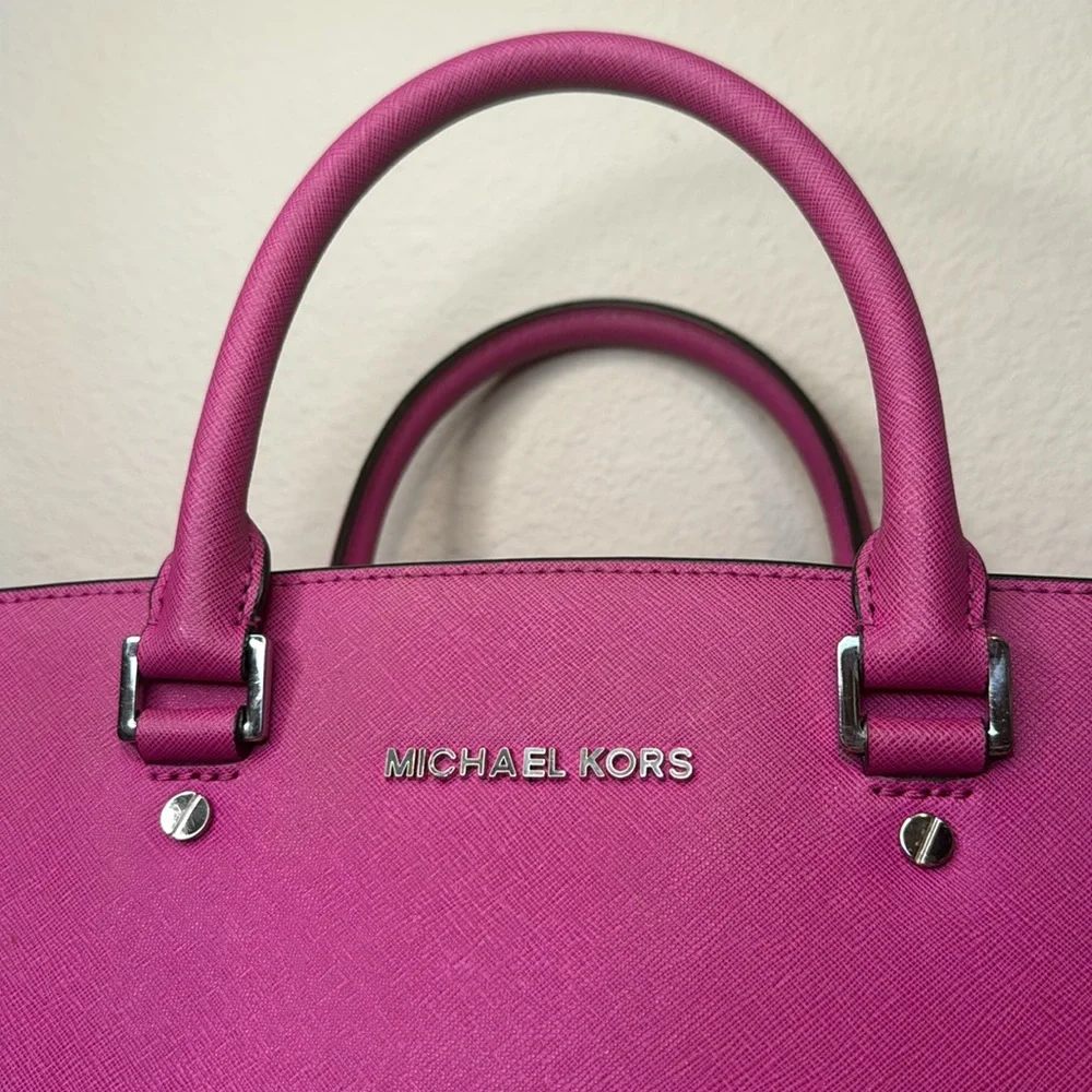 MICHAEL KORS SELMA Grommet
Saffiano Leather LG Satchel, Fuchsia pink, GUC - Picture 4 of 17